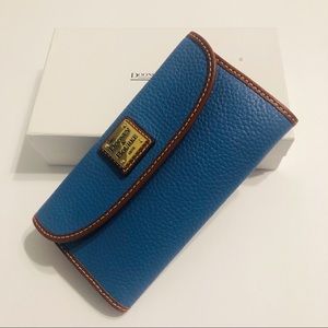 Dooney & Bourke Pebble Grain Clutch